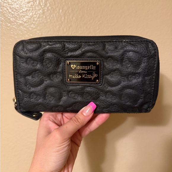 Loungefly Black Embossed Hello Kitty Wallet - Picture 2 of 16